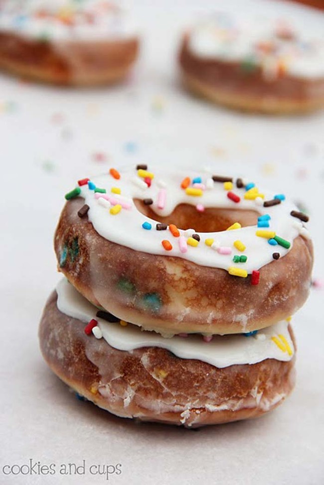 Donuts are good -- ones made with <a href="http://cookiesandcups.com/double-glazed-funfetti-donuts/" target="_blank">funfetti and without frying</a> are BETTER!