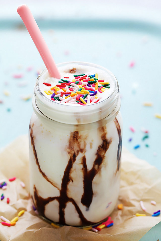 I'm salivating just looking at this <a href="http://www.lecremedelacrumb.com/2015/07/cake-batter-smoothie.html" target="_blank">cake batter smoothie</a>.