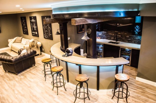 Isn't this the most epic home bar you've ever seen?
