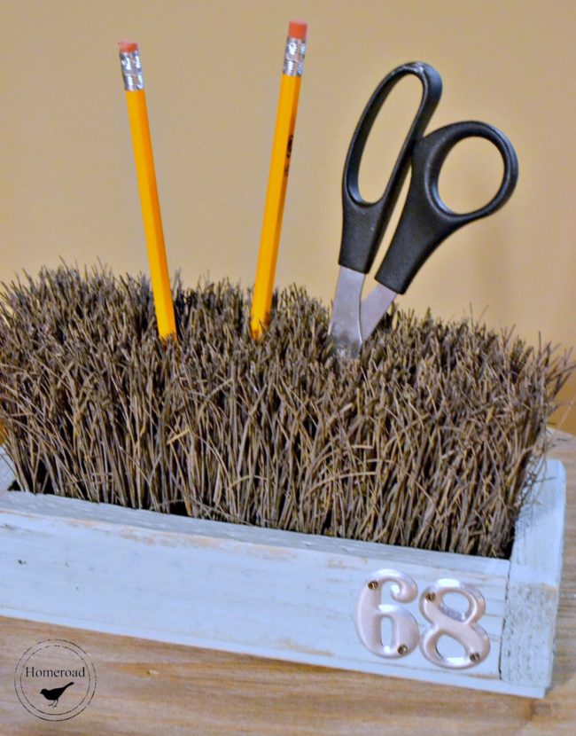 I can guarantee you've never tried making a <a href="http://www.homeroad.net/2014/04/push-broom-desk-organizer.html" target="_blank">desk organizer</a> using broom bristles.