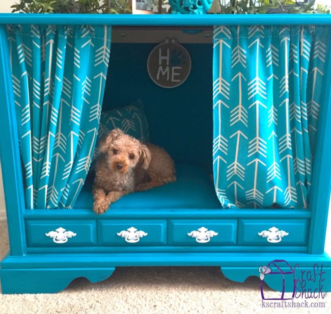 Your dog will love you forever after you turn an old tv stand into a <a href="http://www.kscraftshack.com/tv-makeover-part-2-second-chances/" target="_blank">doggy bed</a>.