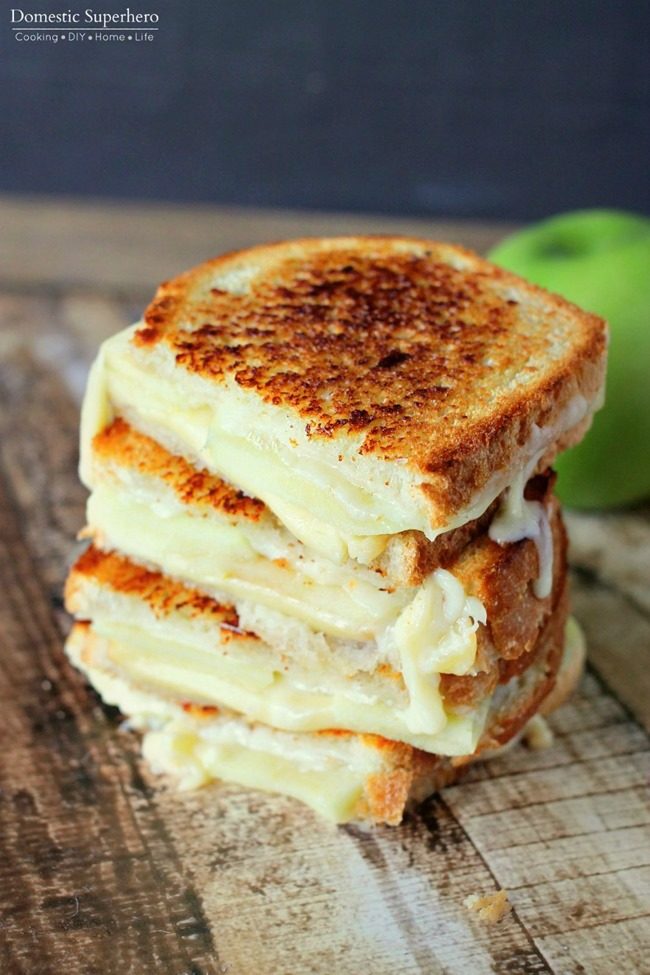 Apple and gouda <a target="_blank" href="http://domesticsuperhero.com/2015/10/07/apple-gouda-grilled-cheese/">grilled cheese</a> is basically lunch and dessert in one.