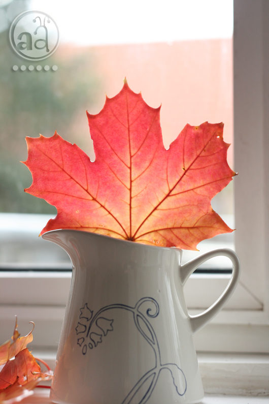 Perhaps the easiest way to decorate for fall is simply <a href="http://www.artsyants.com/2012/10/waxing-leaves-small-report.html" target="_blank">waxing some leaves</a> for a simple touch.