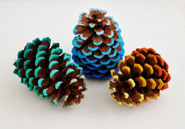 <a href="http://www.whimzeecal.com/2013/09/diy-friday-ombre-pinecone-tutorial.html" target="_blank">Ombre pinecones</a> will brighten up even the rainiest fall mornings.