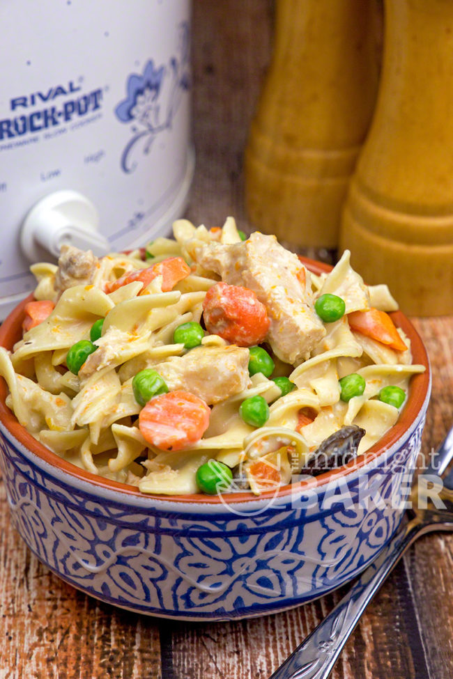 What's a fall night without some delectably <a href="http://bakeatmidnite.com/slow-cooker-extra-creamy-chicken-noodles/" target="_blank">creamy chicken and noodles</a>?