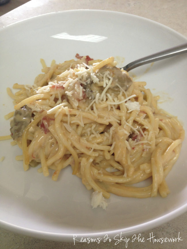 <a target="_blank" href="http://www.reasonstoskipthehousework.com/crockpot-chicken-spaghetti-with-velveeta/2/">Chicken spaghetti</a> paired with Velveeta can only turn out deliciously.