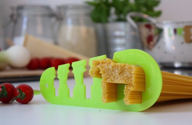 If you've ever said you were hungry enough to eat a horse, this <a href="http://doiydesign.com/en/products/18-i-could-eat-a-horse.html" target="_blank">pasta measuring device</a> has you covered. (Although I'm slightly alarmed that the first three options are humans.)