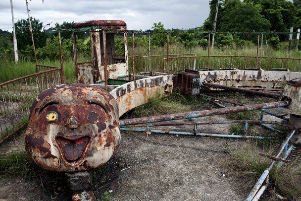 This abandoned ride is just pure NOPE.