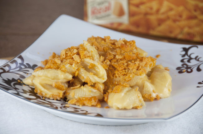 <a href="http://wishesndishes.com/cheez-it-macaroni-and-cheese/" target="_blank">Cheez-It macaroni and cheese</a> adds a satisfying crunch to everyone's favorite comfort food.