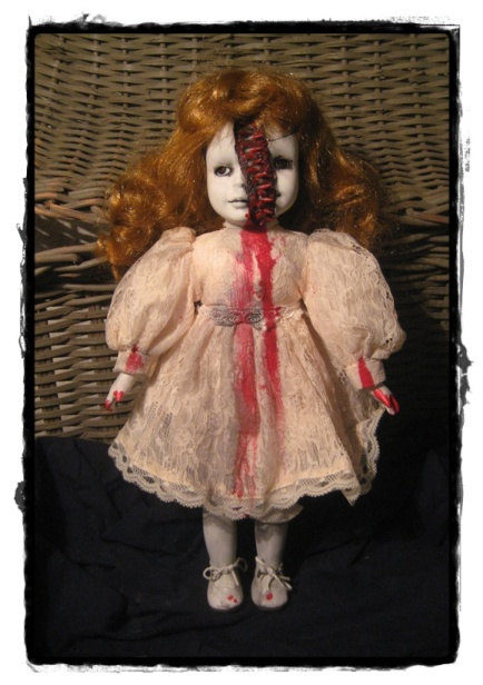 Isn't this <a href="https://www.etsy.com/listing/295186199/split-face-vampire-red-head-creepy?ga_order=most_relevant&amp;ga_search_type=all&amp;ga_view_type=gallery&amp;ga_search_query=bloody%20doll%20head&amp;ref=sr_gallery_14" target="_blank">doll</a> just the cutest thing you've ever seen?