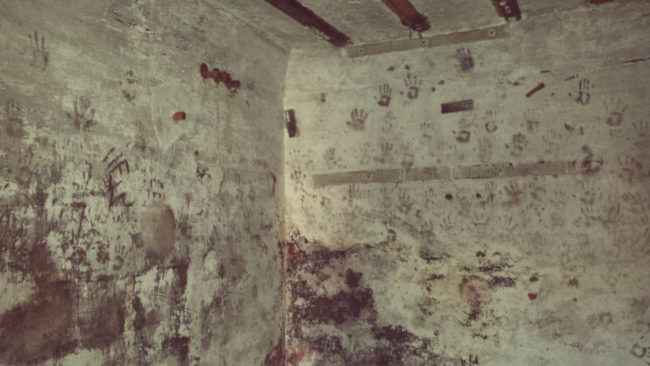 One <a href="https://www.reddit.com/r/creepy/comments/590rd5/taken_at_fort_morgan_alabama_we_had_my_dog_there/" target="_blank">Redditor</a> who visited the place found these hand prints in one of the rooms and says their dog was trying to leave the room so frantically that he was choking himself with his collar.