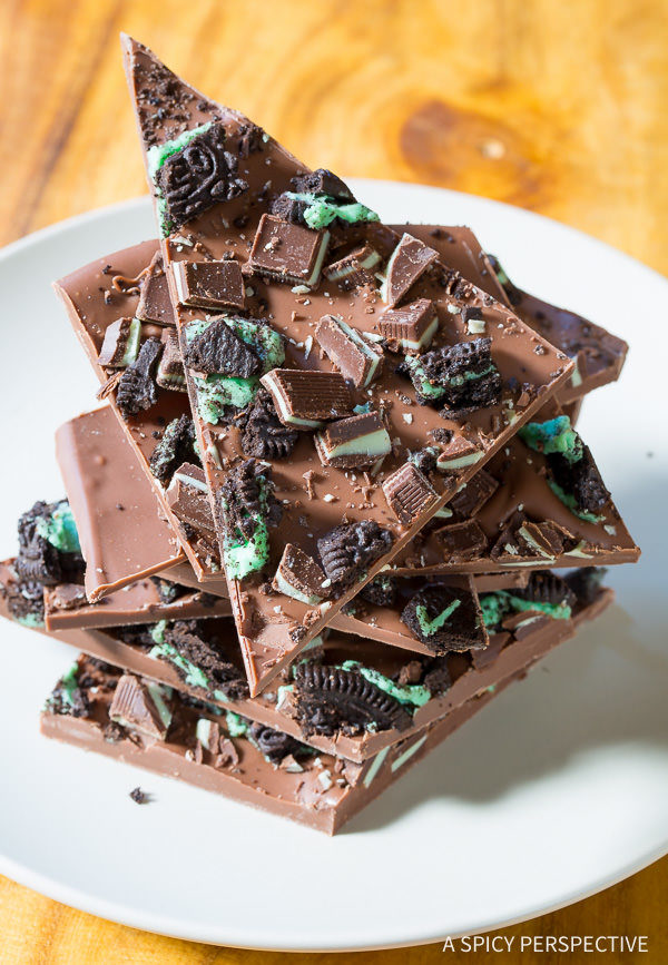 Welcome winter with <a href="http://cdn1.aspicyperspective.com/wp-content/uploads/2015/12/mint-oreo-chocolate-bark-recipe-13.jpg" target="_blank">mint Oreo chocolate bark</a>. Just look at those Andes chocolates!