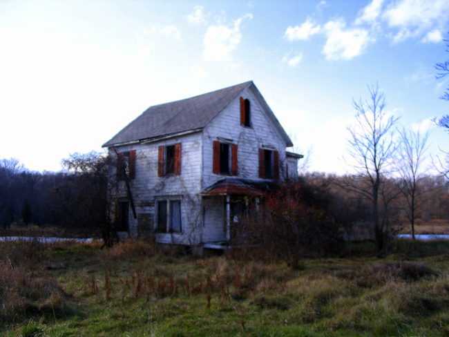 On July 20, White met Angelina Hopkins and Brenda Whiteside at the Blue Note Tavern in Poughkeepsie.  They left with him in his truck, which was the last time either of them was seen alive.  He beat them to death and left their bodies in this farmhouse in Goshen, where they would be discovered in early August.