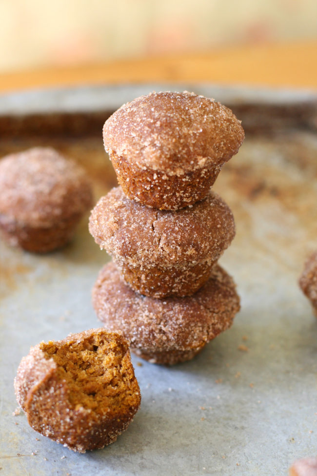 <a href="http://www.momlovesbaking.com/cinnamon-spice-pumpkin-mini-muffins/#more-5382" target="_blank">Cinnamon spice pumpkin muffins</a> are the perfect brunch treat.