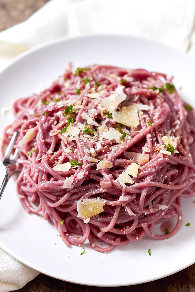 Italian cuisine is wine's best friend, and <a href="http://www.eatwell101.com/red-wine-garlic-parmesan-spaghetti-recipe" target="_blank">garlic parmesan red wine spaghetti</a> is no exception.