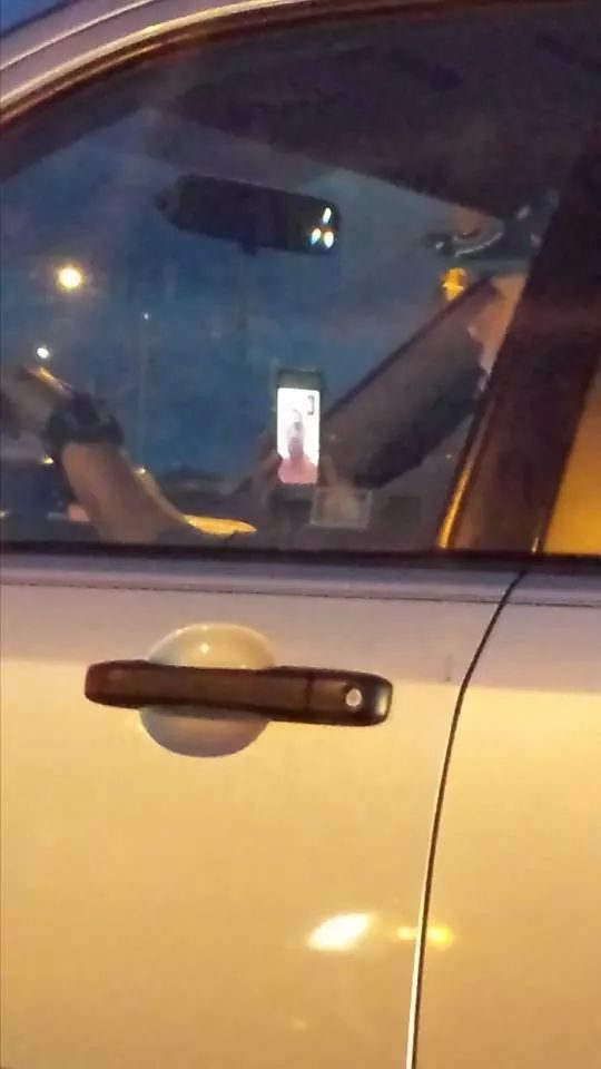 Obviously, the perfect moment to FaceTime with your friends is when you're driving.