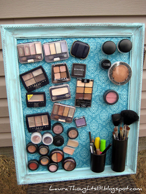 Find all of your makeup quickly and easily with this stylish <a href="http://laurathoughts81.blogspot.ie/2011/03/make-up-magnet-board.html" target="_blank">magnet board</a>.
