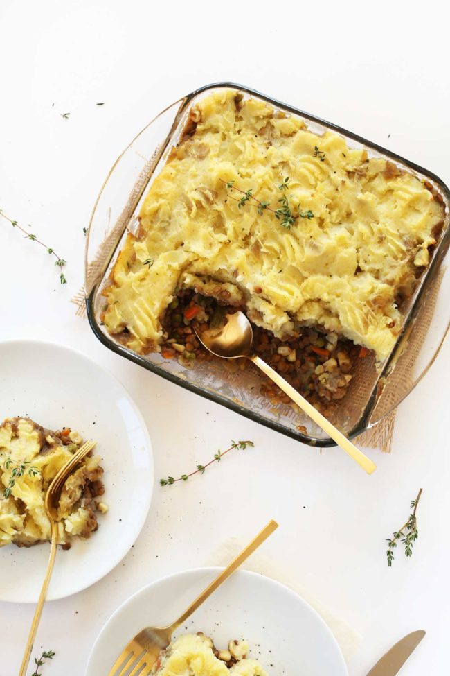 A scrumptious Friendsgiving dish like this <a href="http://minimalistbaker.com/1-hour-vegan-shepherds-pie/" target="_blank">vegetarian shepherd's pie</a> will only take an hour out of your day. 