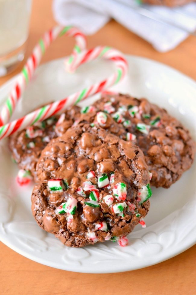 <a href="http://fooddoodles.com/2015/12/02/peppermint-chocolate-puddle-cookies-naturally-gluten-grain-and-dairy-free/" target="_blank">Peppermint chocolate puddle cookies</a> are so yummy, no one would think that they're gluten- and dairy-free.