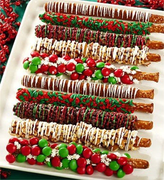 <a href="http://everydayhomeblog.com/2011/11/homemade-edible-gifts-for-christmas.html" target="_blank">Chocolate-covered candied pretzels</a> make a beautiful edible gift. 