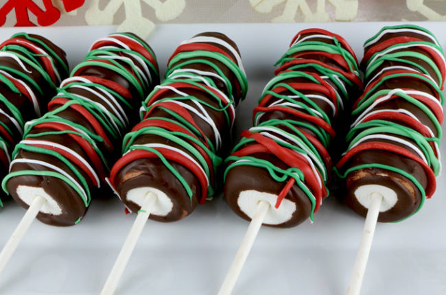 And so do these awesome <a href="http://www.twosisterscrafting.com/christmas-marshmallow-pops/" target="_blank">marshmallow pops</a>! 